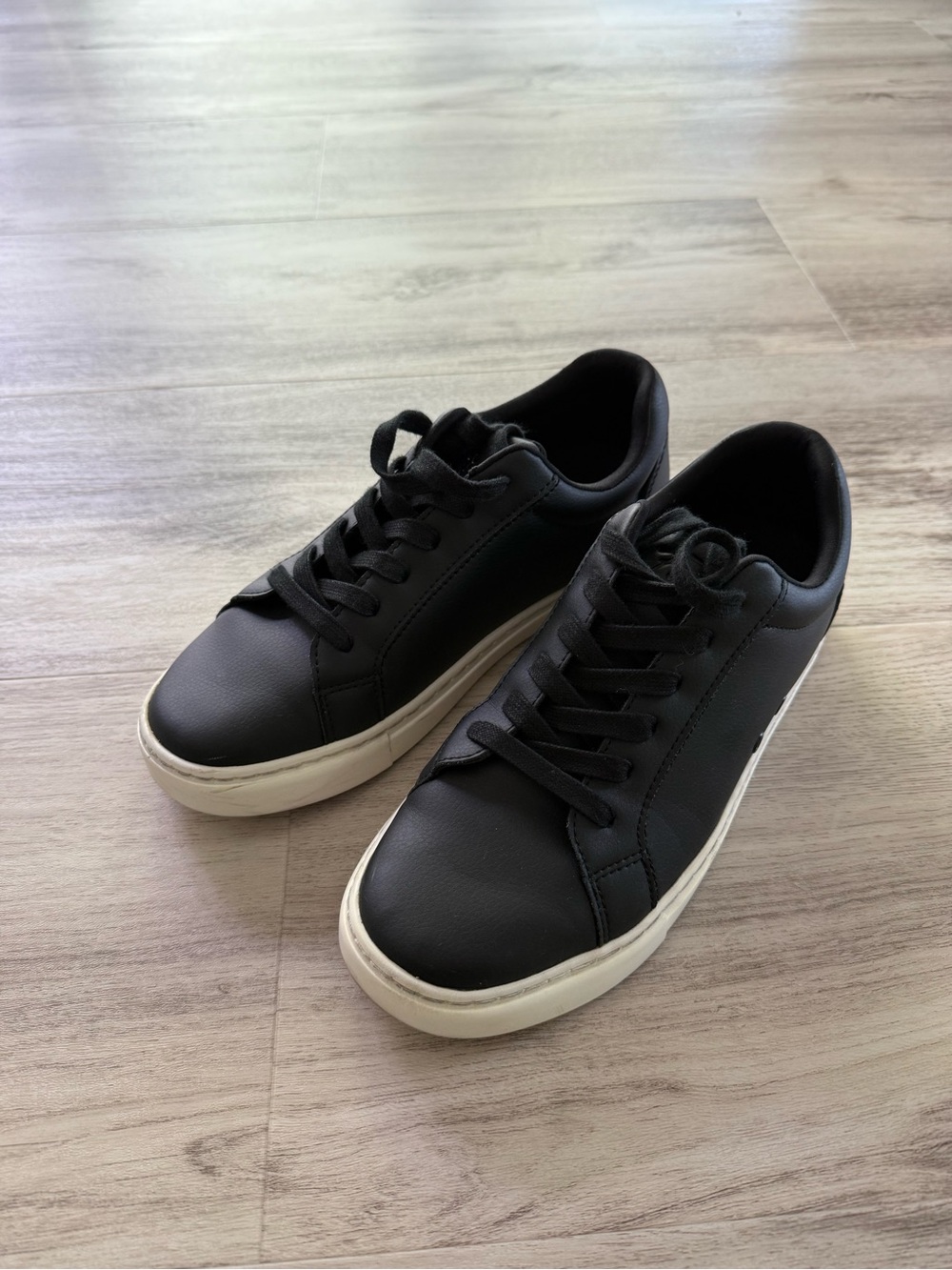 Fuego Unisex Women/Men's Black Low-Top Dance Sneakers with White Sole